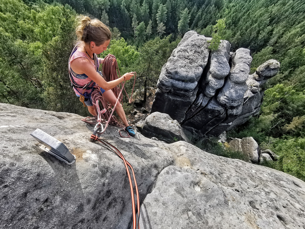 Beim Abseilen im Elsandsteingebirge