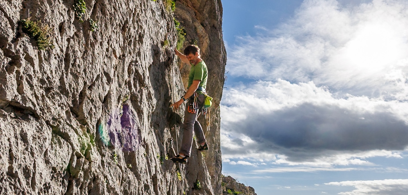 Kletterer an den griffigen Felswänden von Manika in Griechenland